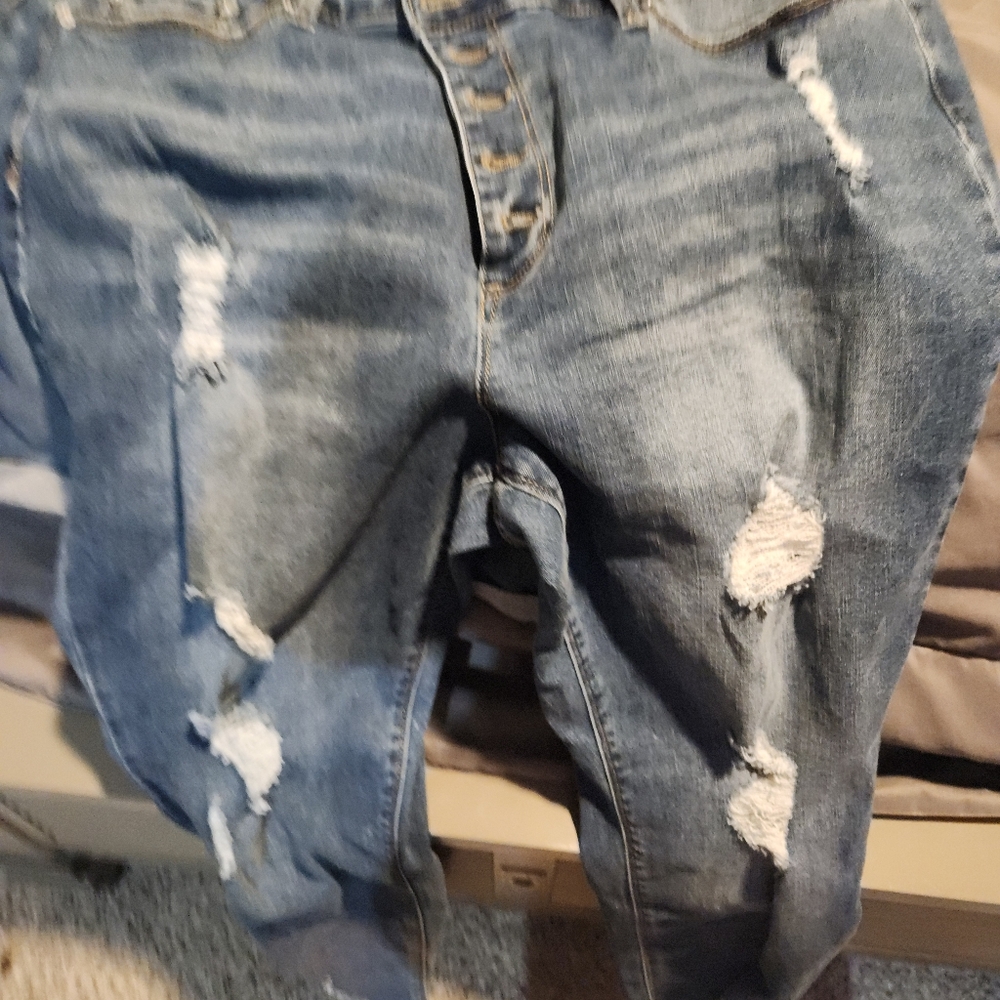 Clothes - Picture 3 of 7